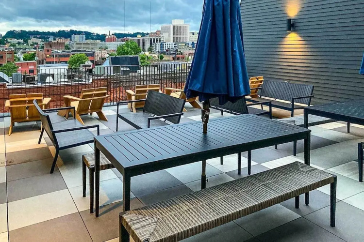 Modern Downtown Birmingham Condo w/ Rooftop Access