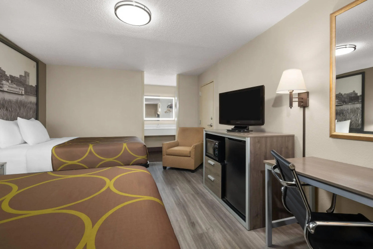 Super 8 by Wyndham Macon West