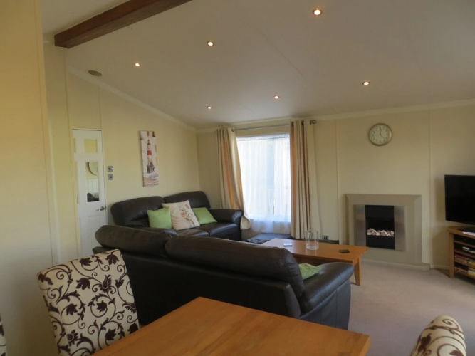 Jolie, Lodge on Manor Park