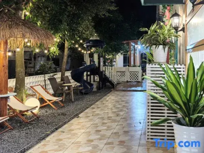 Summer Hotel (Shangchuanfei Beach)