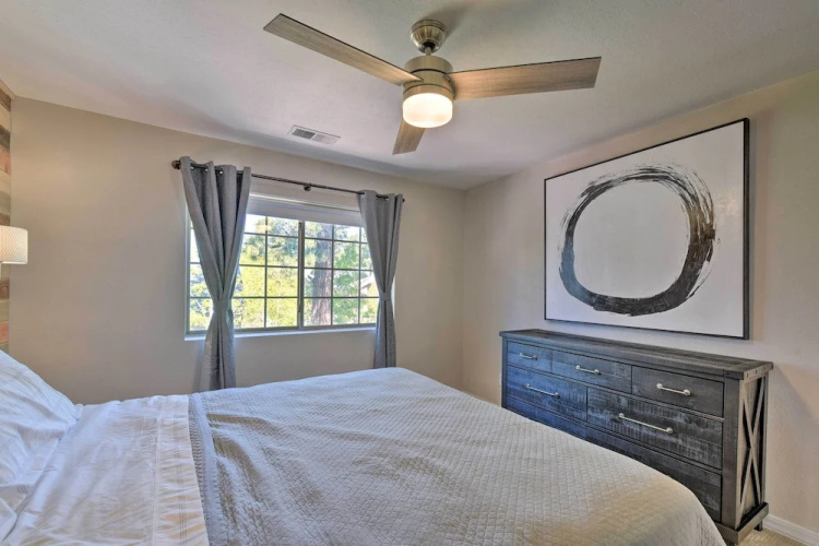 Modern Flagstaff Home w/ Bbq: Walk Downtown!