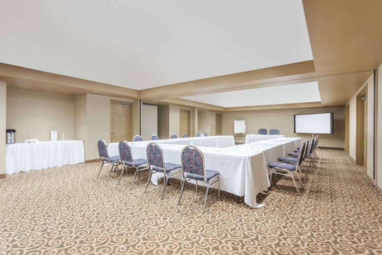 Super 8 by Wyndham Abbotsford photo 10
