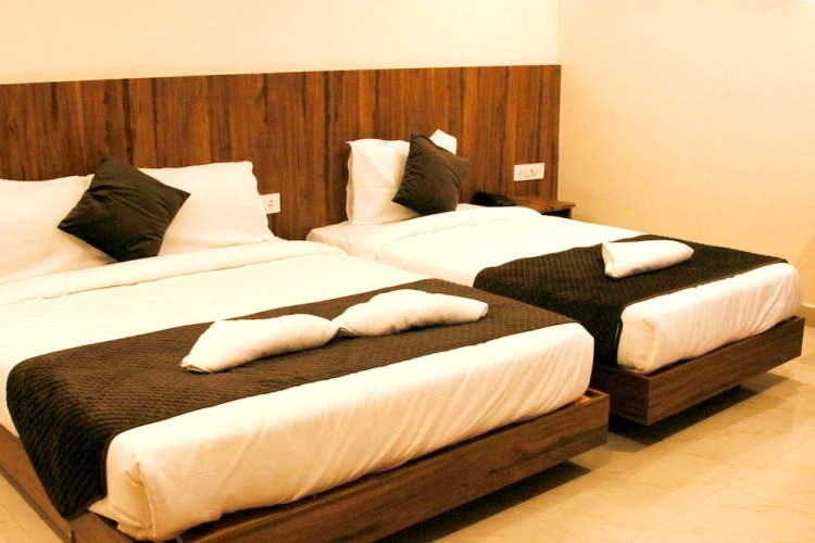 Standard Triple room