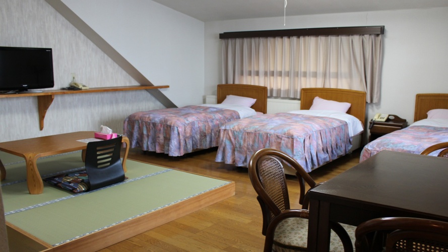 Standard Triple room