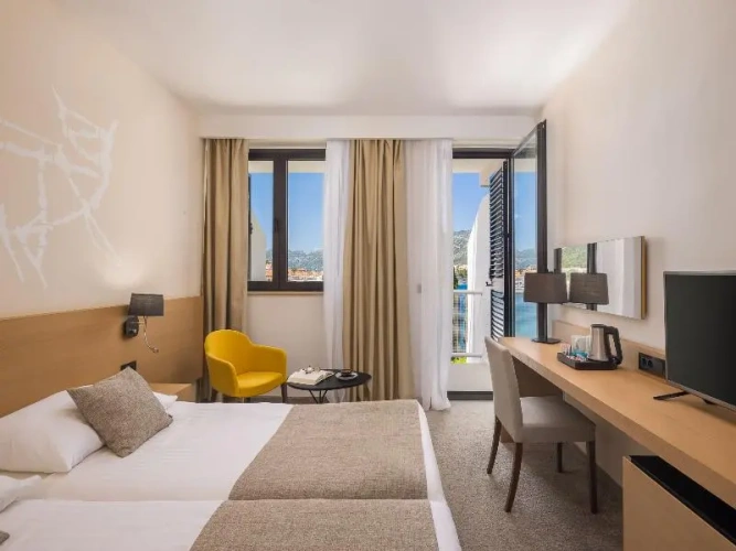 Standard Double room with balcony and with partial sea view
