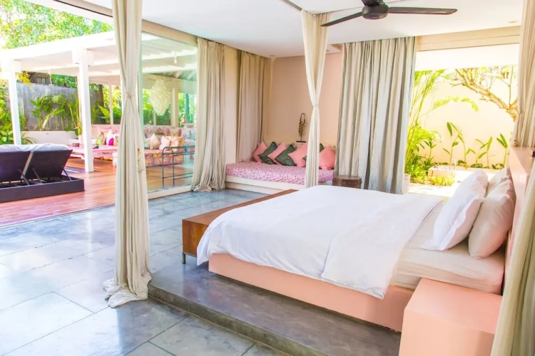 5 Bedrooms Luxury Villa with view