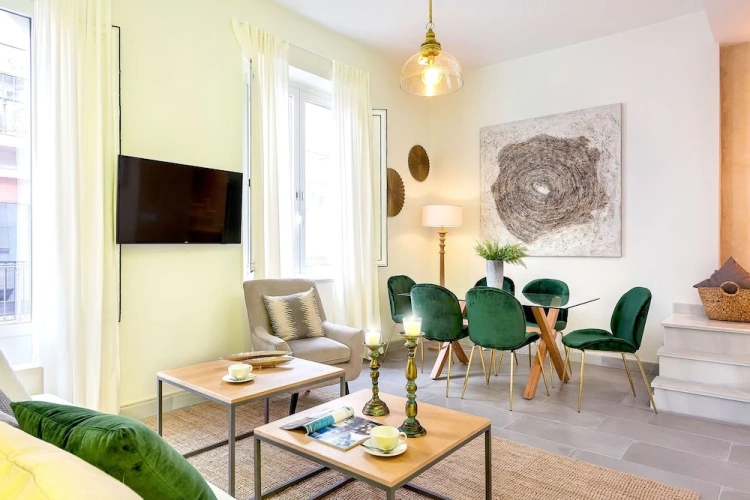 2 Bedrooms Apartment