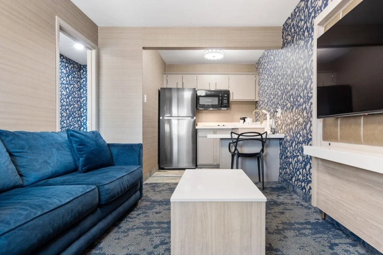 Deluxe Double Suite with pool view