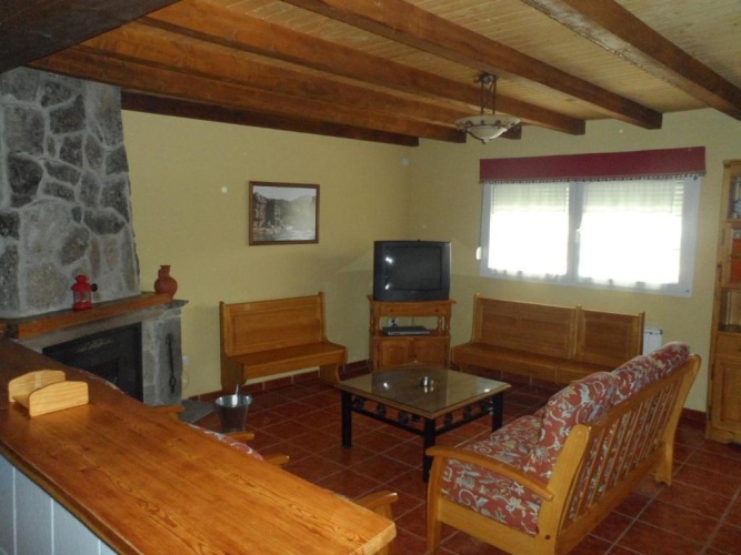5 Bedrooms Cottage