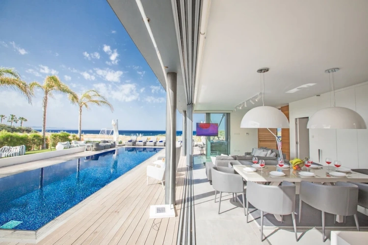 3 Bedrooms Villa with garden view