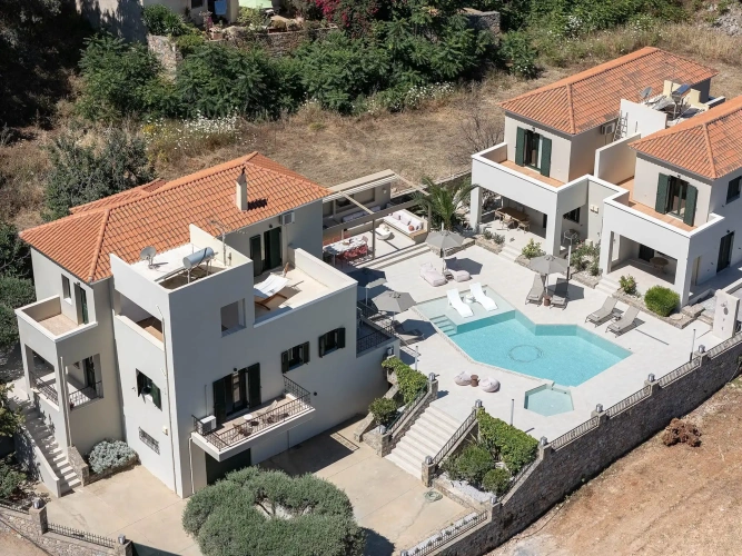 3 Bedrooms Villa