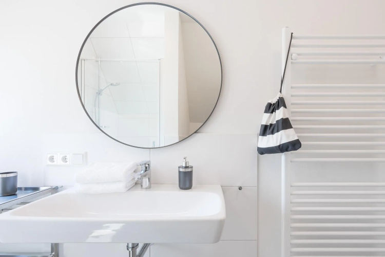 Tastefully furnished, modern and light-flooded apartment.