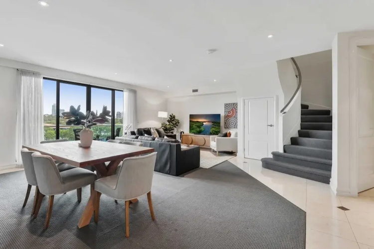 Spacious 3-bed Apartment by the MCG
