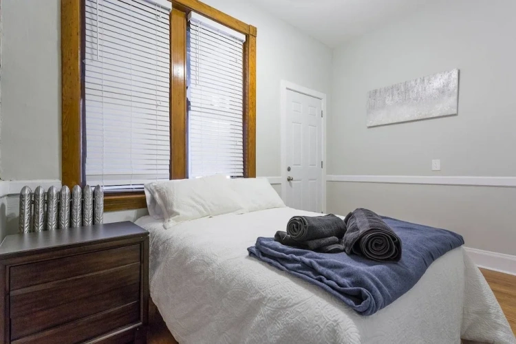 2 Bedrooms Apartment