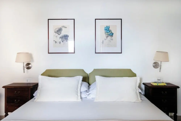 1 Bedroom Luxury Apartment with balcony and with city view