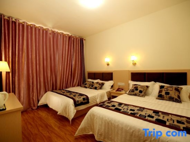 Deluxe Family Suite