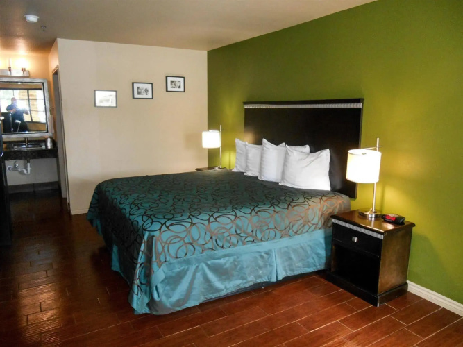 Eagle Ford Inn