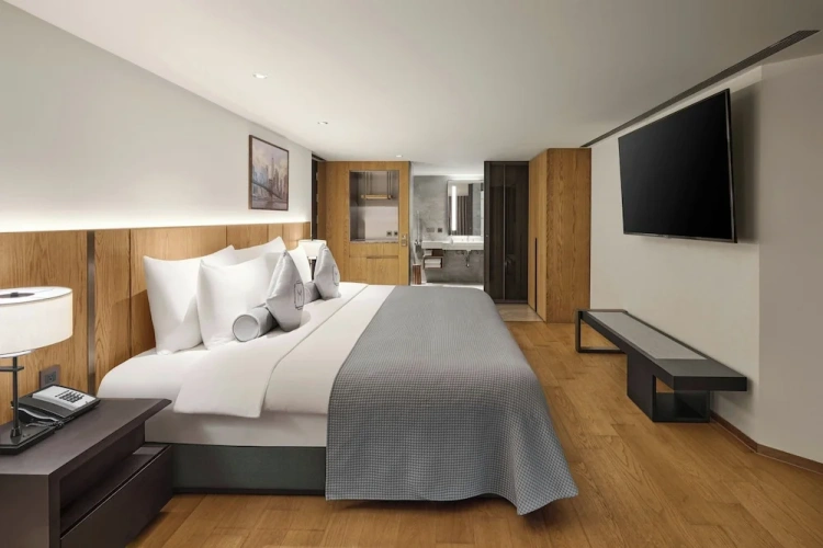 Deluxe Double room with city view