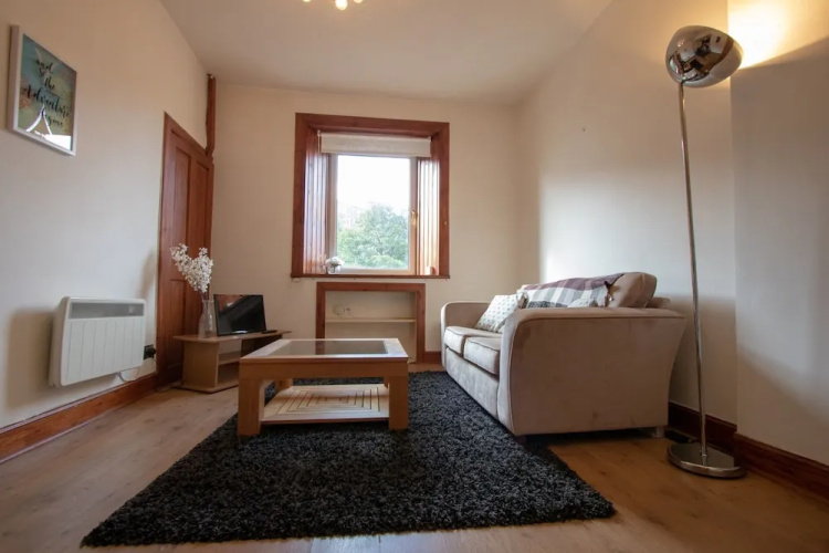 1 Bedroom Flat In Broughton