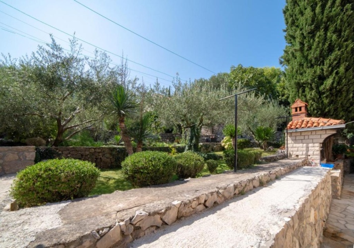 4 Bedrooms Villa