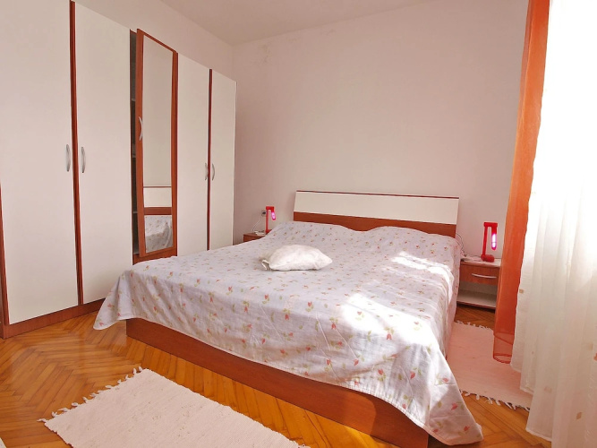 Apartment 860