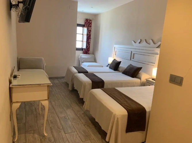 Standard Triple room