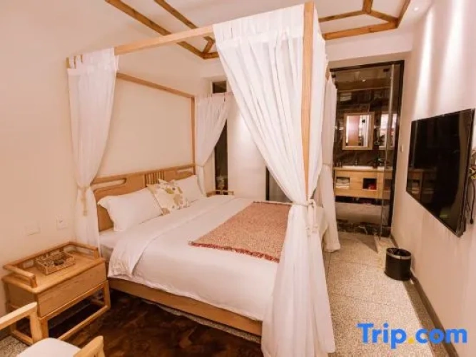 Classic Double room with street view
