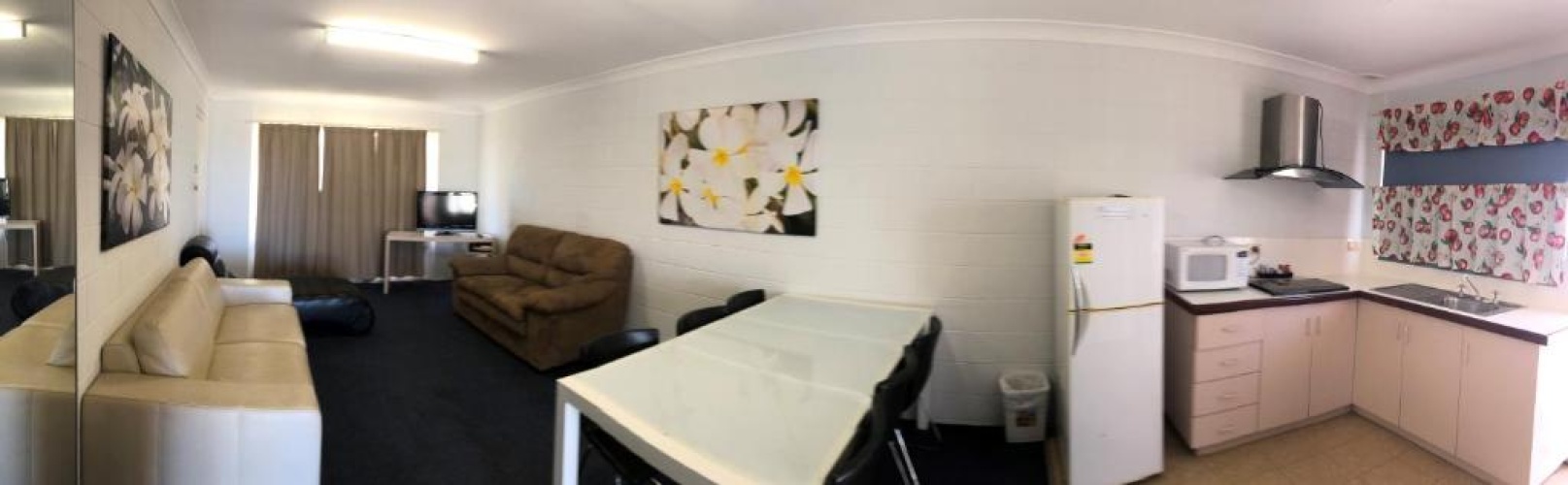 2 Bedrooms Apartment