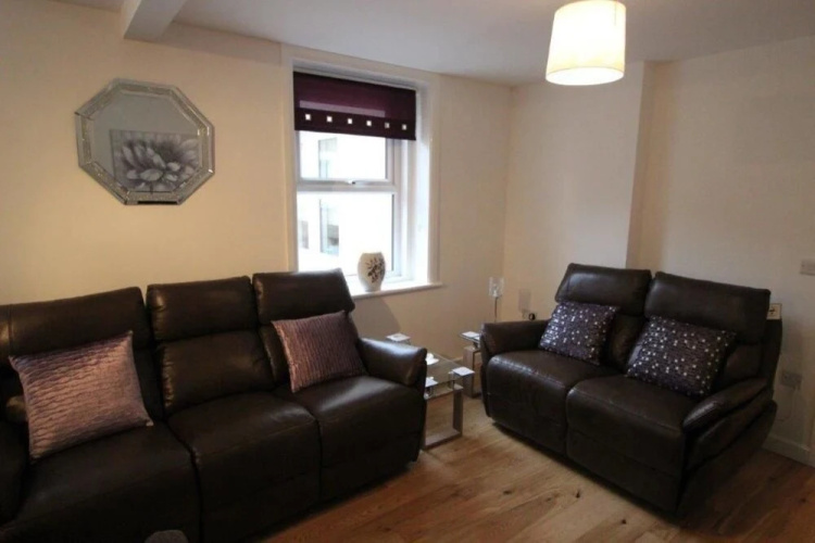 Flat 1 Palm Court