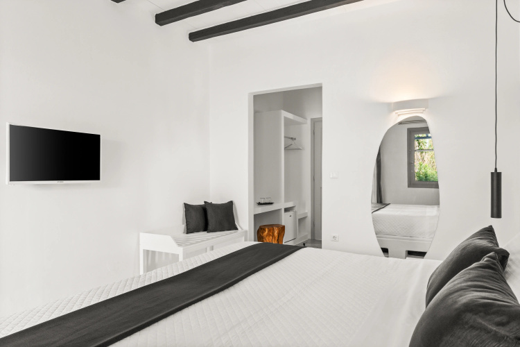 Mr & Mrs White Paros Suites & More