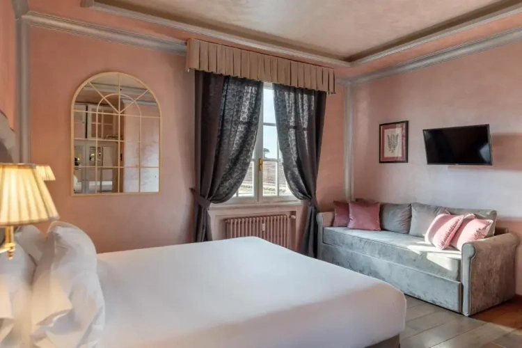 Suite with city view