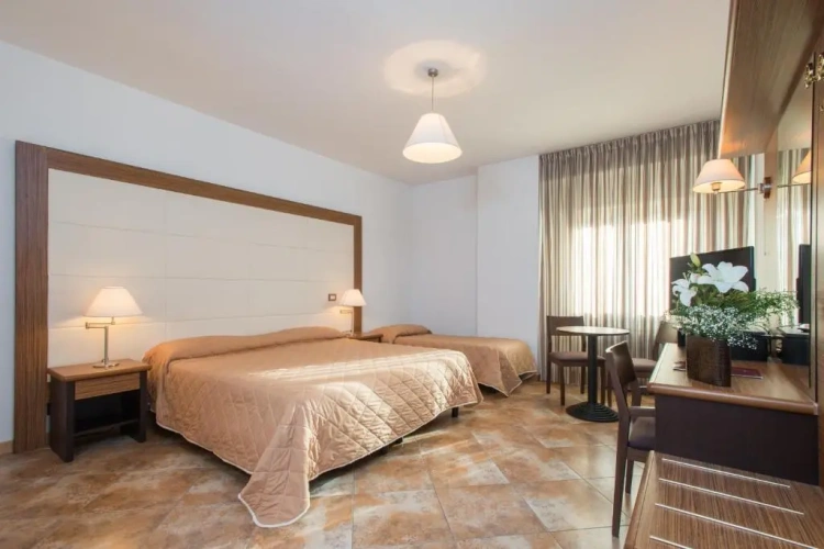 Standard Triple room