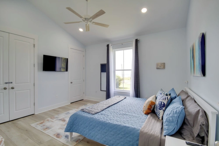 4 Bedrooms Cottage