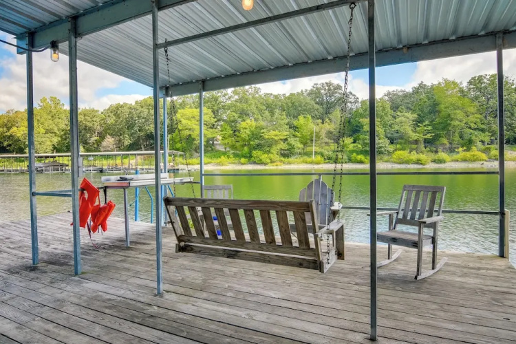 Charming Studio w/ Pool & Table Rock Lake Access!