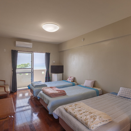 Standard Triple room with ocean view