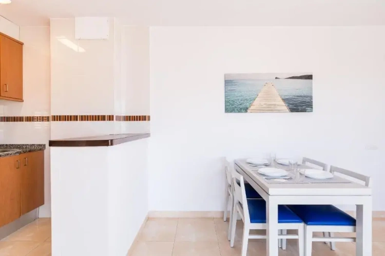 2 Bedrooms Apartment