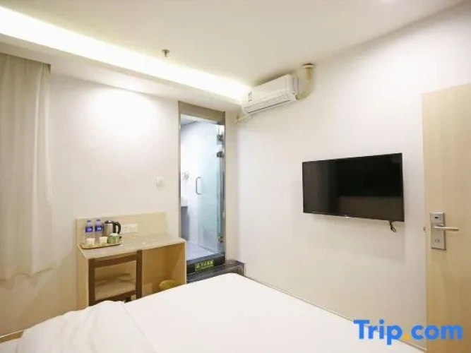 Standard Twin room with street view