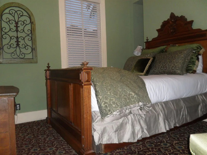 Carriage Way Inn