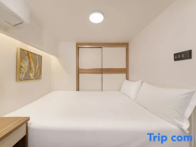 2 Bedrooms Suite with city view