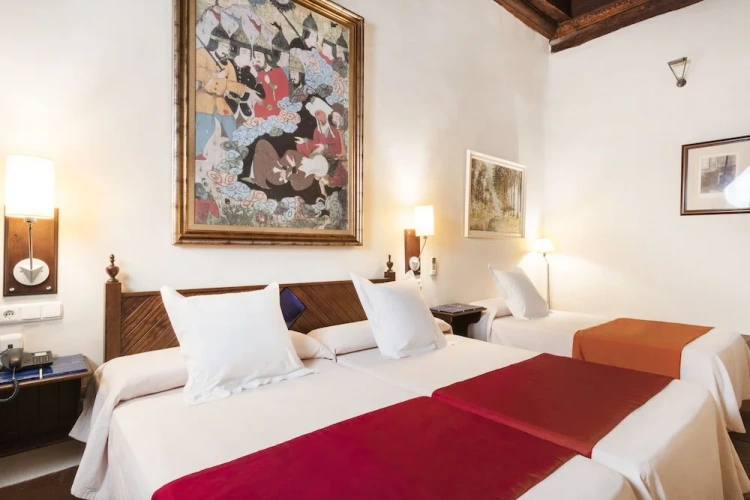 Standard Triple room