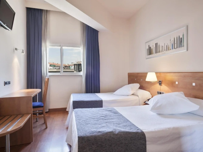 Standard Triple room