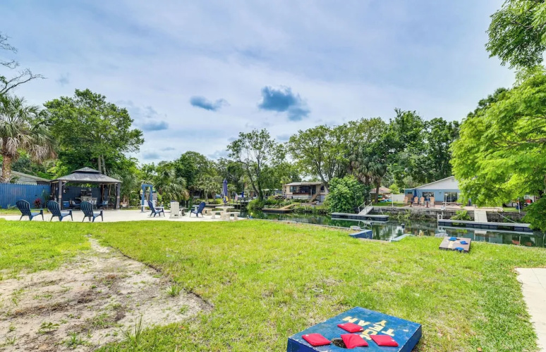 Waterfront Weeki Wachee Home w/ Fire Pit!