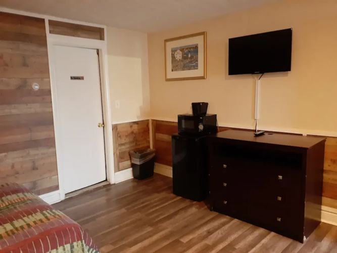 Town Line Inn