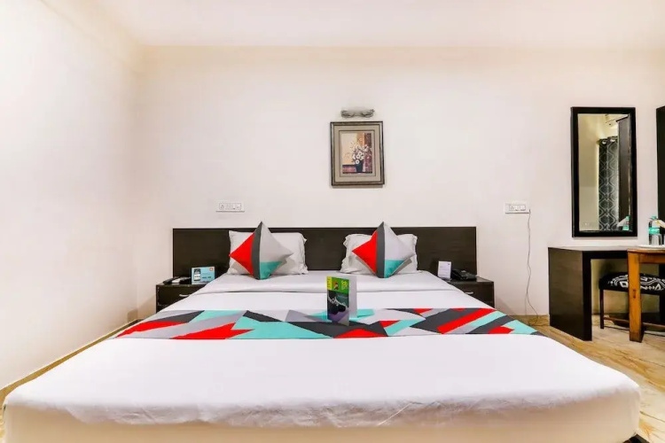 OYO 7888 Hotel Move Inn