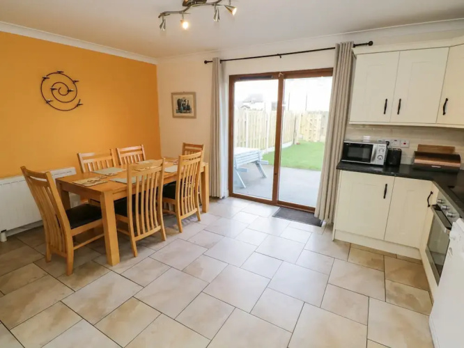 Sea Breeze Holiday Home