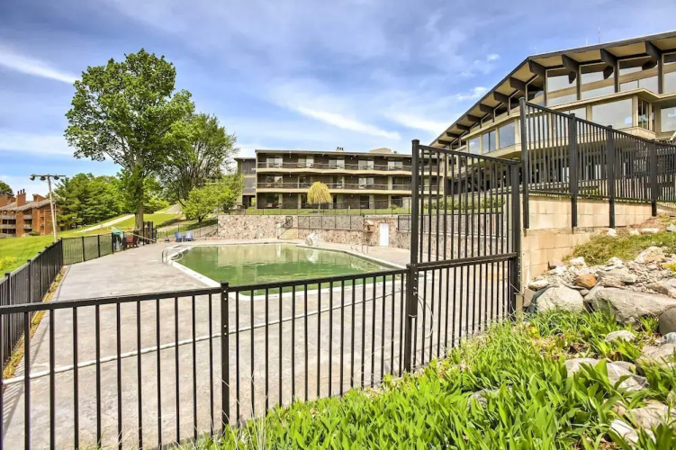 Condo on First Green w/ Deck at Schuss Mountain!