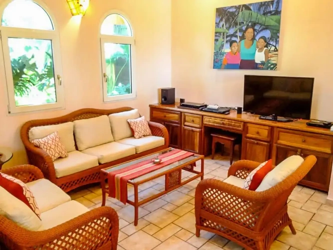 2 Bedrooms Villa