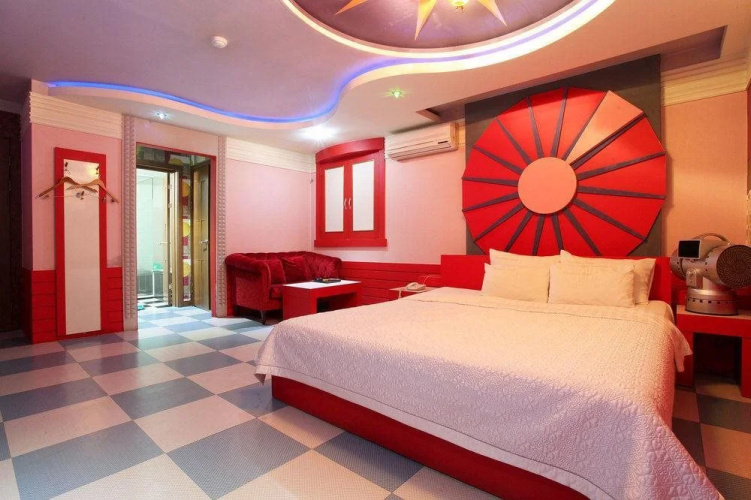 Chocolate Hotel