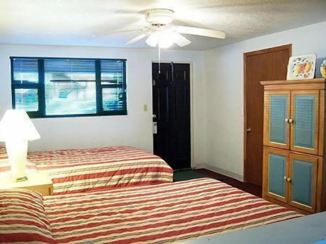 Lake Roy Beach Inn