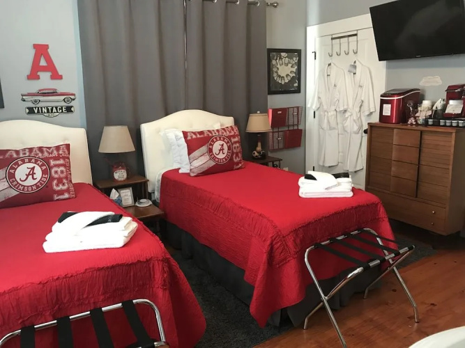 Bama Bed & Breakfast Campus